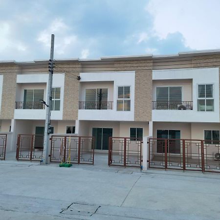 Yyk Holiday Rooms Ban Khlong Krang Esterno foto